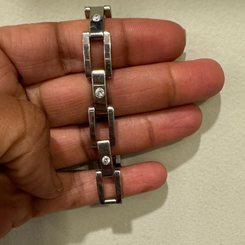INOX chain link bracelet.